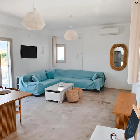 Persephone's - 2br Garden Bliss
