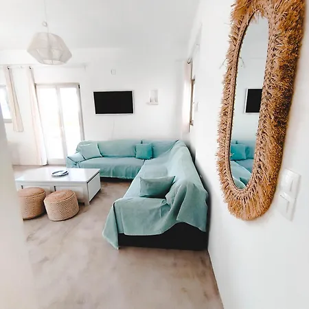 Persephone's - 2br Garden Bliss